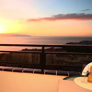 https://sunset-paradise-attic.adeje-hotels.com